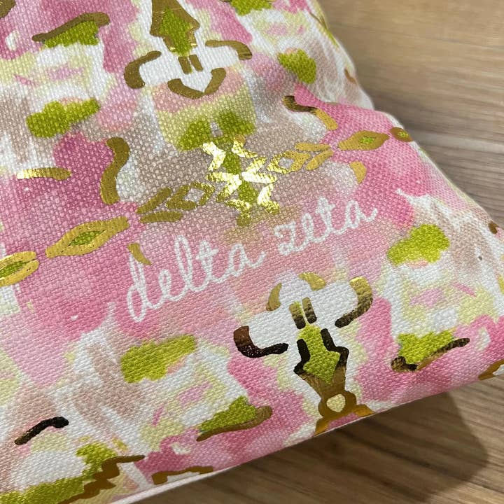 Rachel Brooks Design, LLC – Engroshandel Pyntepude – Delta Zeta Guldfolie Kalejdoskop Græsk Sorority Pude