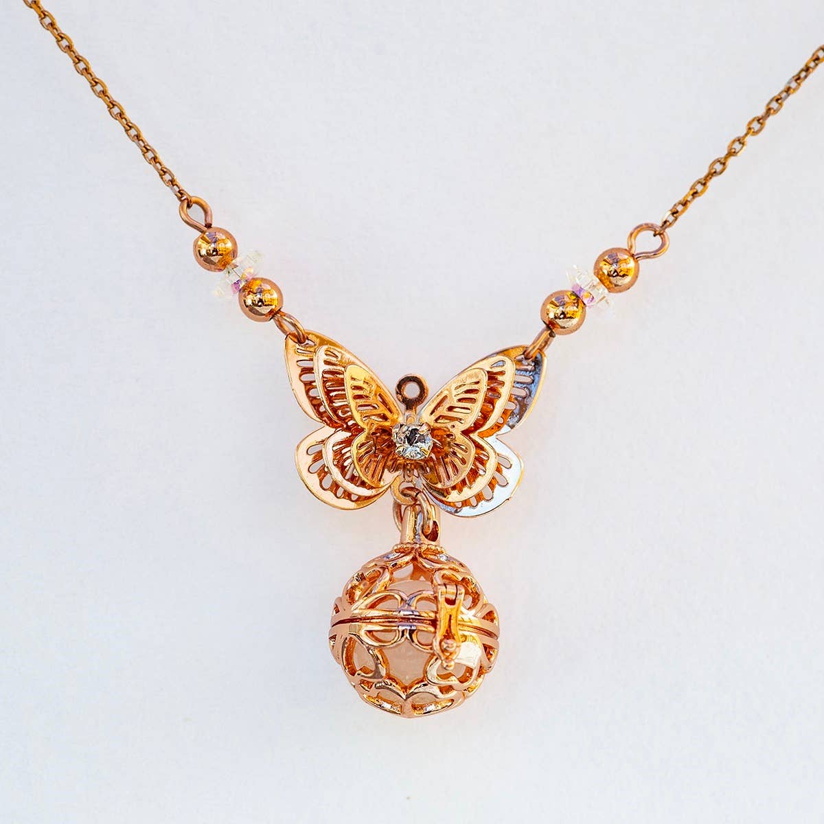 Amrita Court Essential Oils and Aromatic Homeware – Engroshandel Halskæde med vedhæng – Gaveæske - Aroma halskæde Butterfly + Purify Essential Oil9