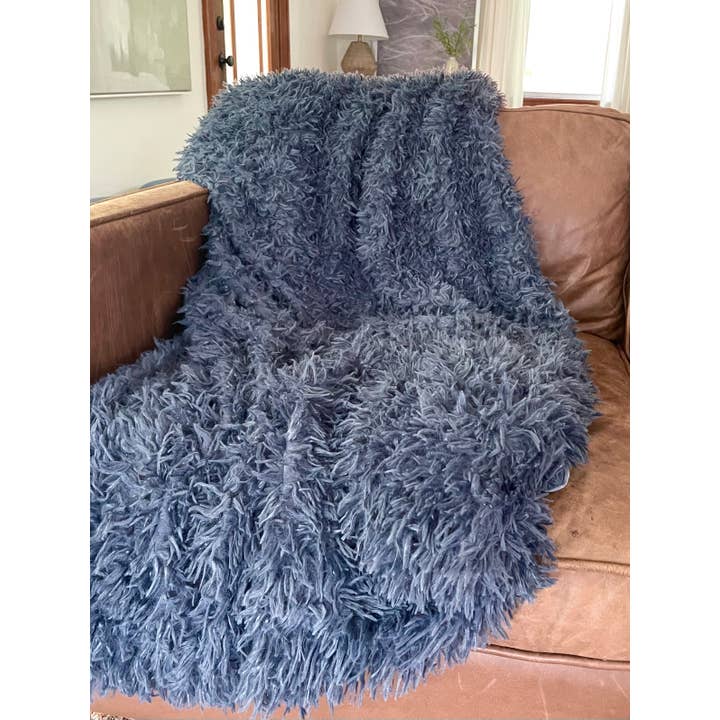 Peking Handicraft - Wholesale Throw Blanket - Dreamy Faux Fur Throw - Laurel & Mayfair