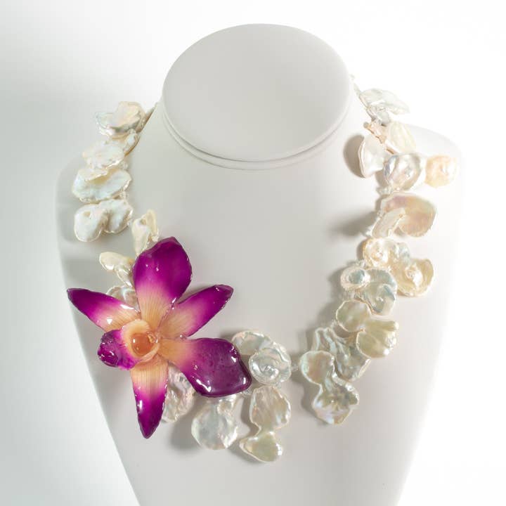 ”Calypso” pärlhalsband med äkta orkidé för wholesale av Devi & Co