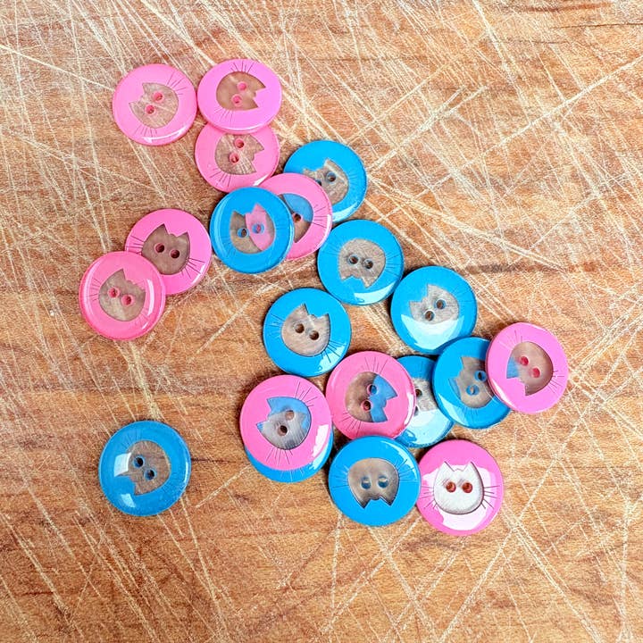 63-75561 - 24L (15mm) Cute Cat Button for wholesale by The Button Company