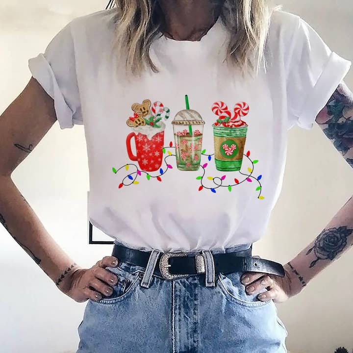 Festlig Lattes Grafisk T for engroshandel hos Smile Graphics and Design