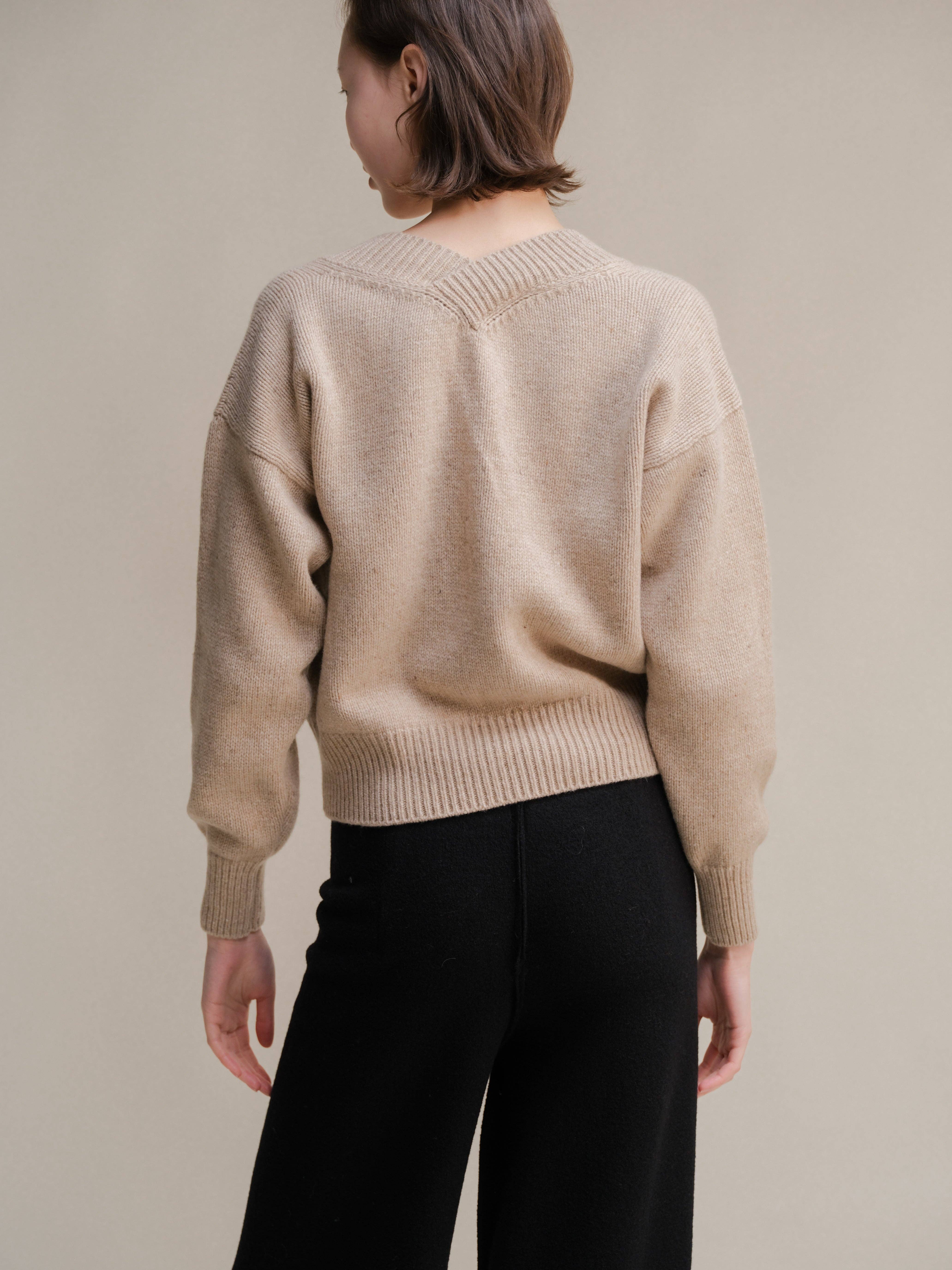 Lèmme – wholesale Knitted jumper – Women′s – Tweed Cropped Double V-Neck Sweater8