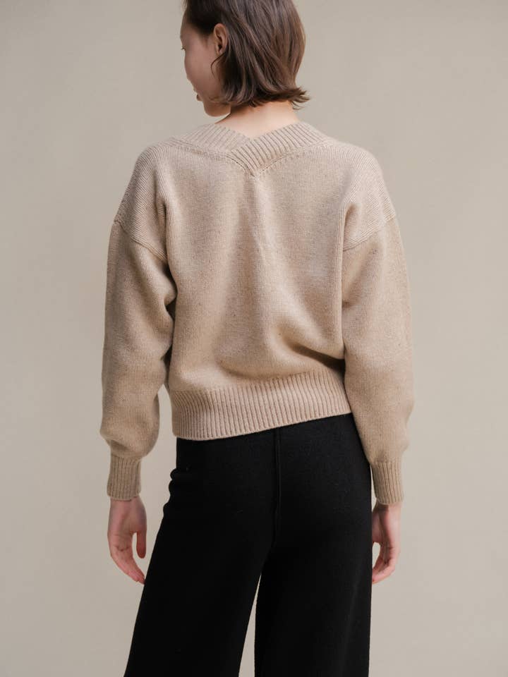 Lèmme – wholesale Knitted jumper – Women′s – Tweed Cropped Double V-Neck Sweater8