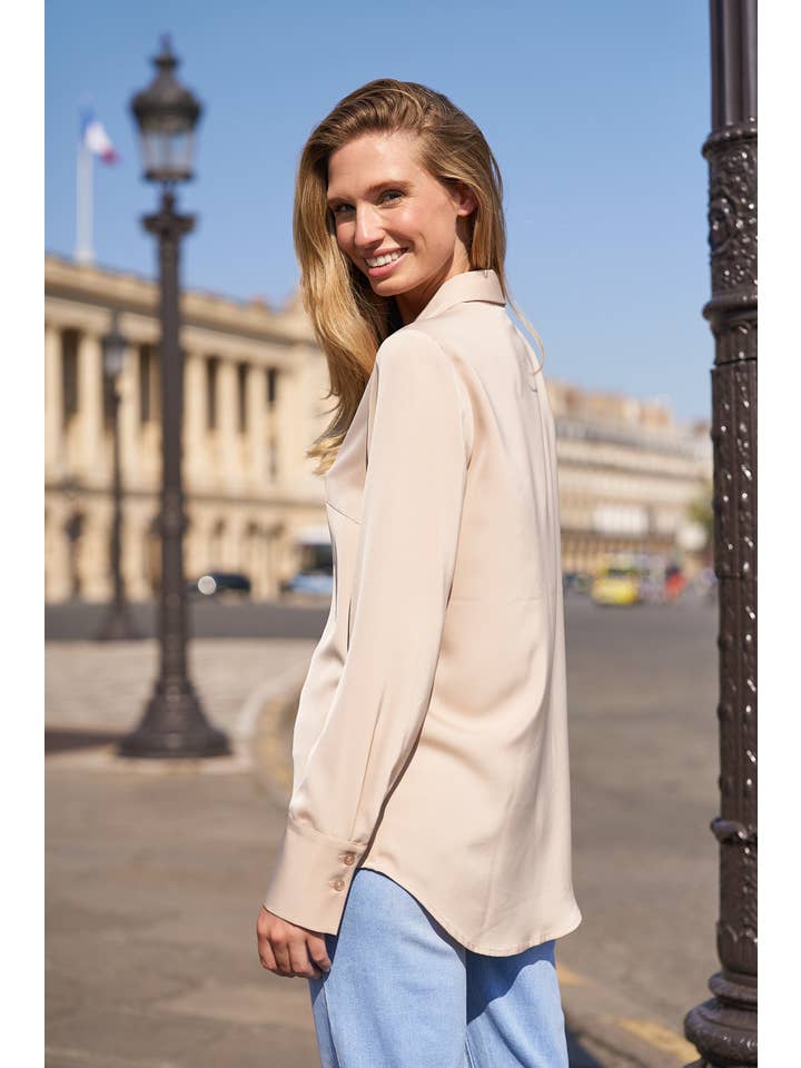 Attentif Paris - Wholesale Buttoned-down shirt – Women's - Satin shirt with classic notched collar99