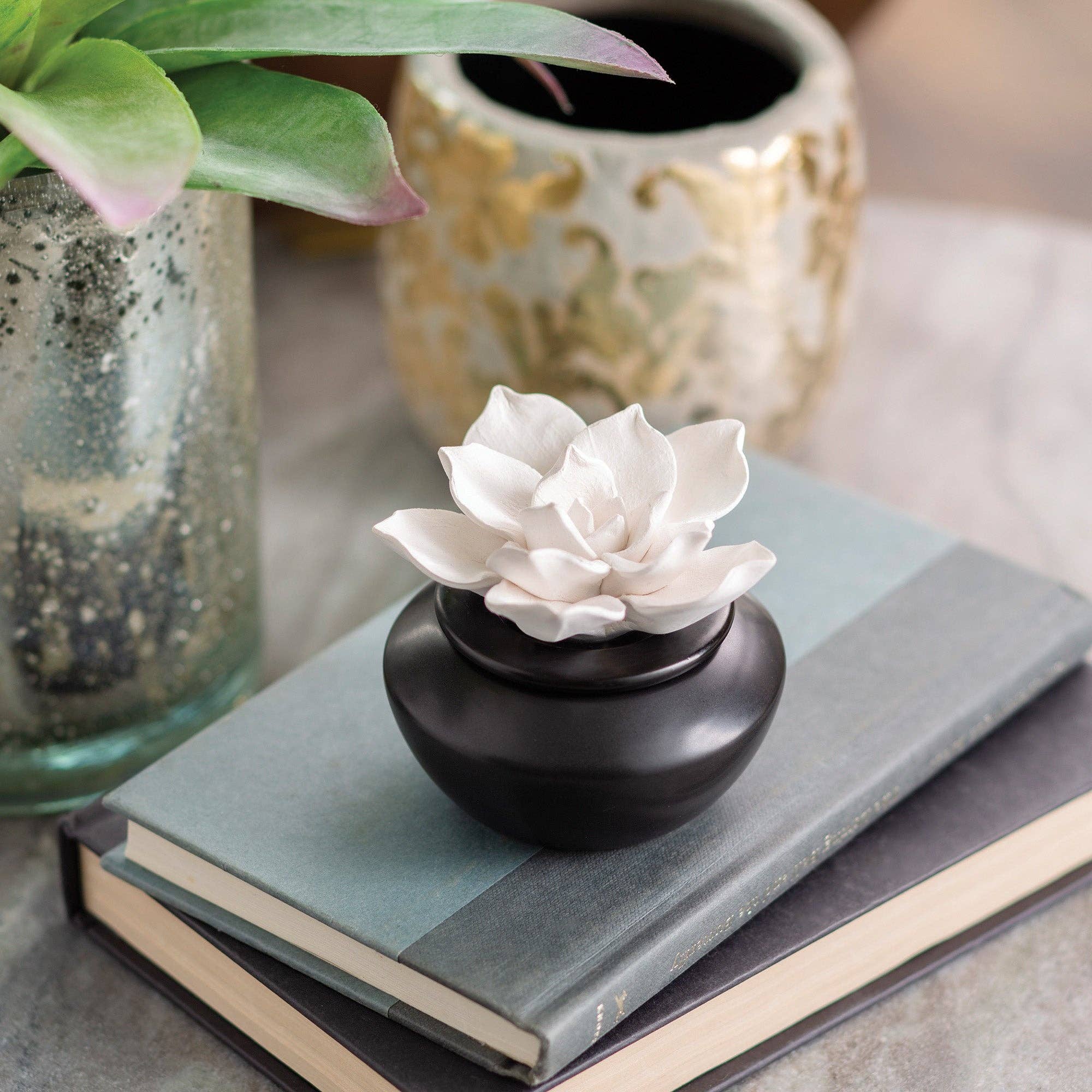 Candle Warmers Australia - Wholesale Electronic diffuser - Gardenia Porcelain Diffuser - RRP $29.95 2