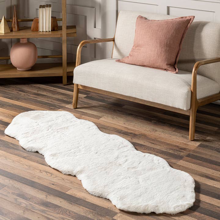 White Eline Faux Sheepskin Machine Washable Area Rug for wholesale on Faire1