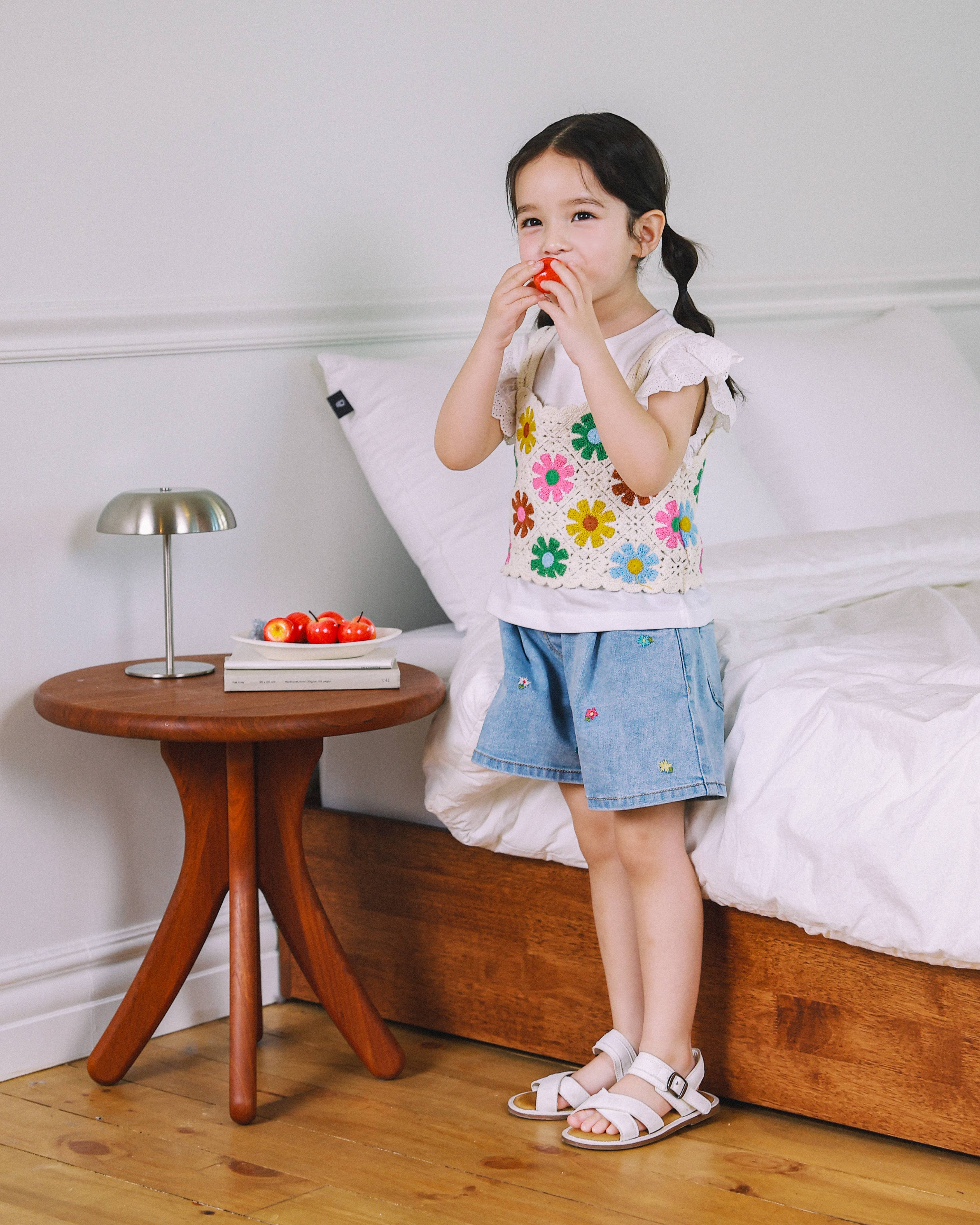 ToTo Heros - Wholesale Knit Top - Kids - Gia Floral Pattern Crocheted Cropped Knit Vest5