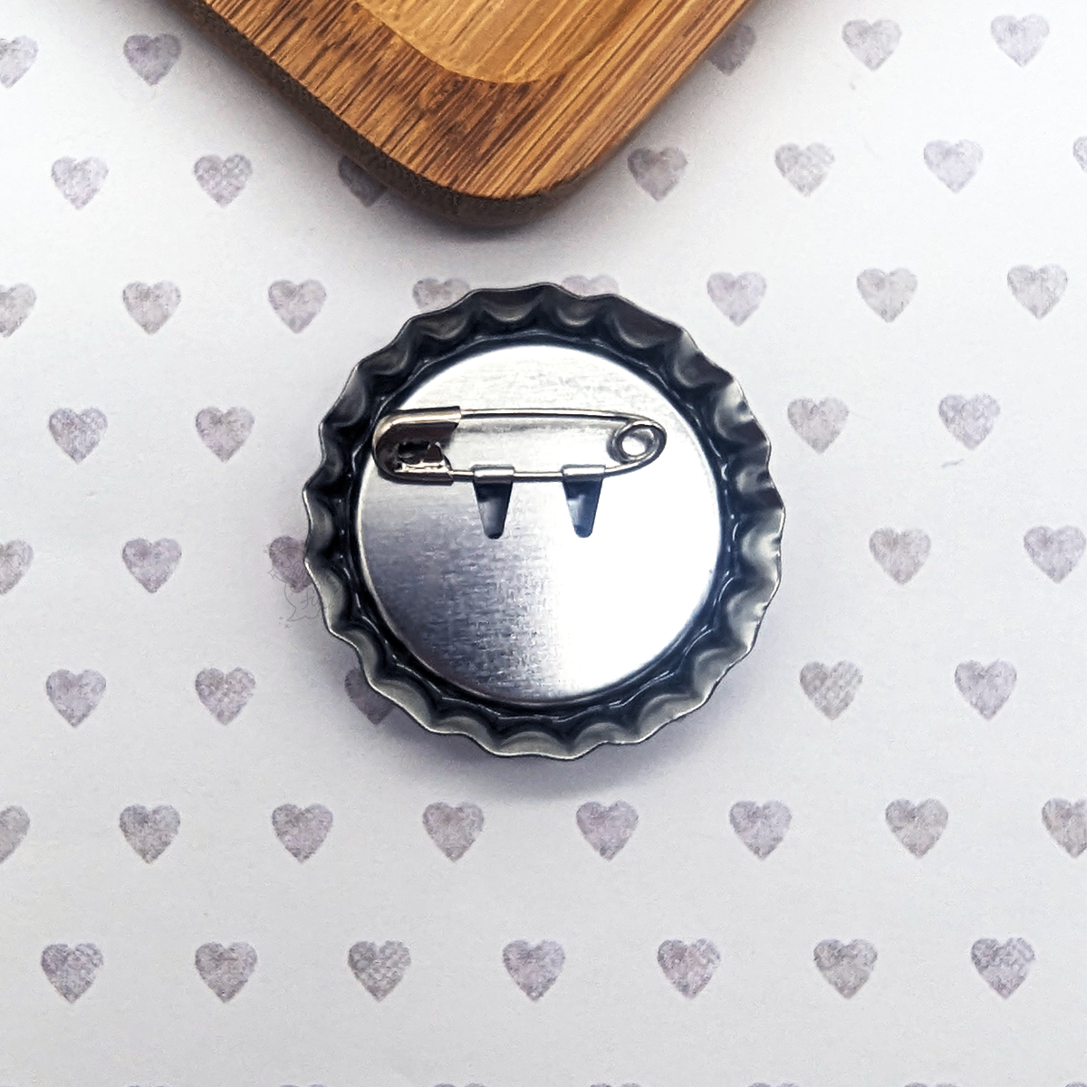 squibblefu - Wholesale Lapel Pin/Button - Pocari Sweet | Hirano to Kagiura | Bottle Cap Pin-back Button12