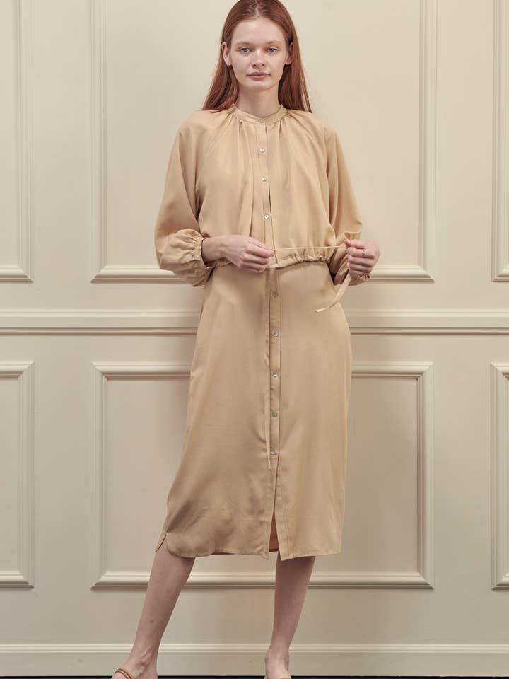 Abito a camicie lunghe a strati per la vendita all'ingrosso da parte di amente