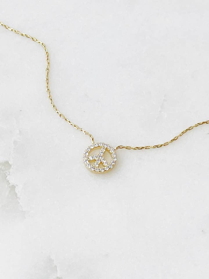 Lilla CZ Peace Sign Halsband för wholesale av The Lucky Collective