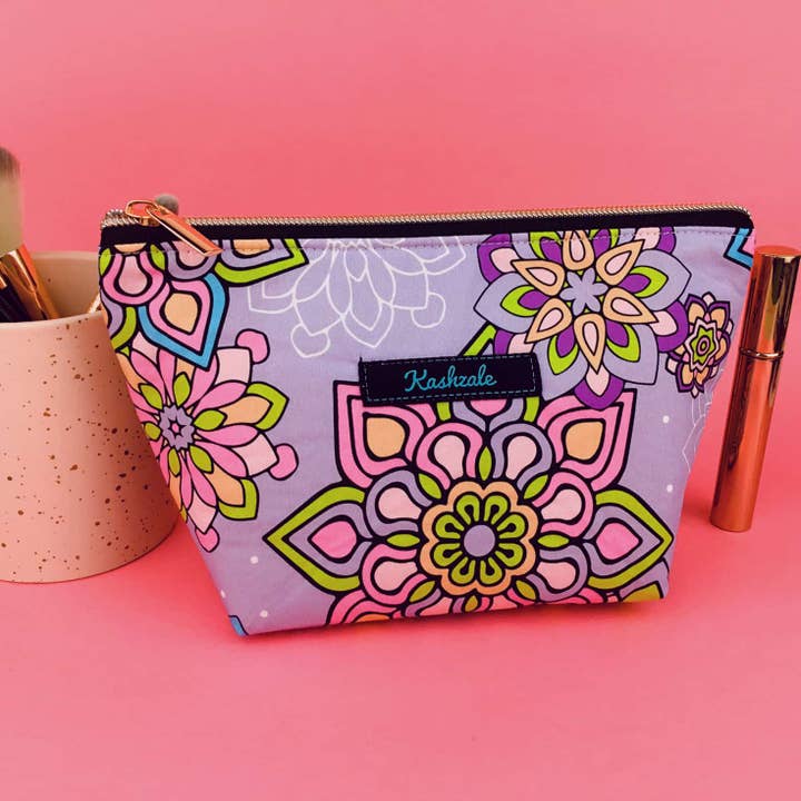 Trousse à cosmétiques Mandala Magnifica Mauve de taille moyenne. Design exclusif pour la vente par Kashzale Handmade Cosmetic Bags