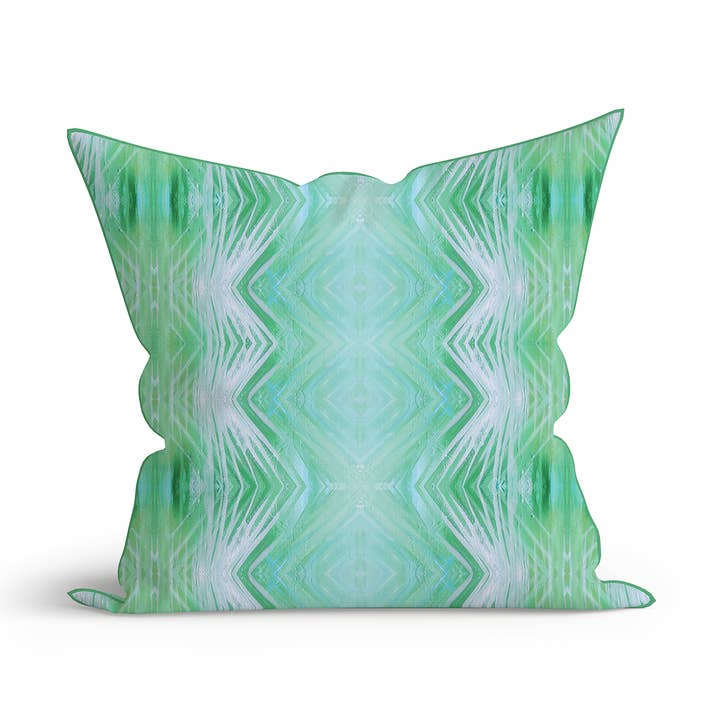 Coussin Emerald pour la vente par Cather-Cohen Art