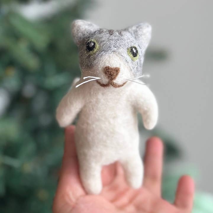 Felt Finger Puppet: "Mochi" The Gray and White Cat for wholesale by Ganapati