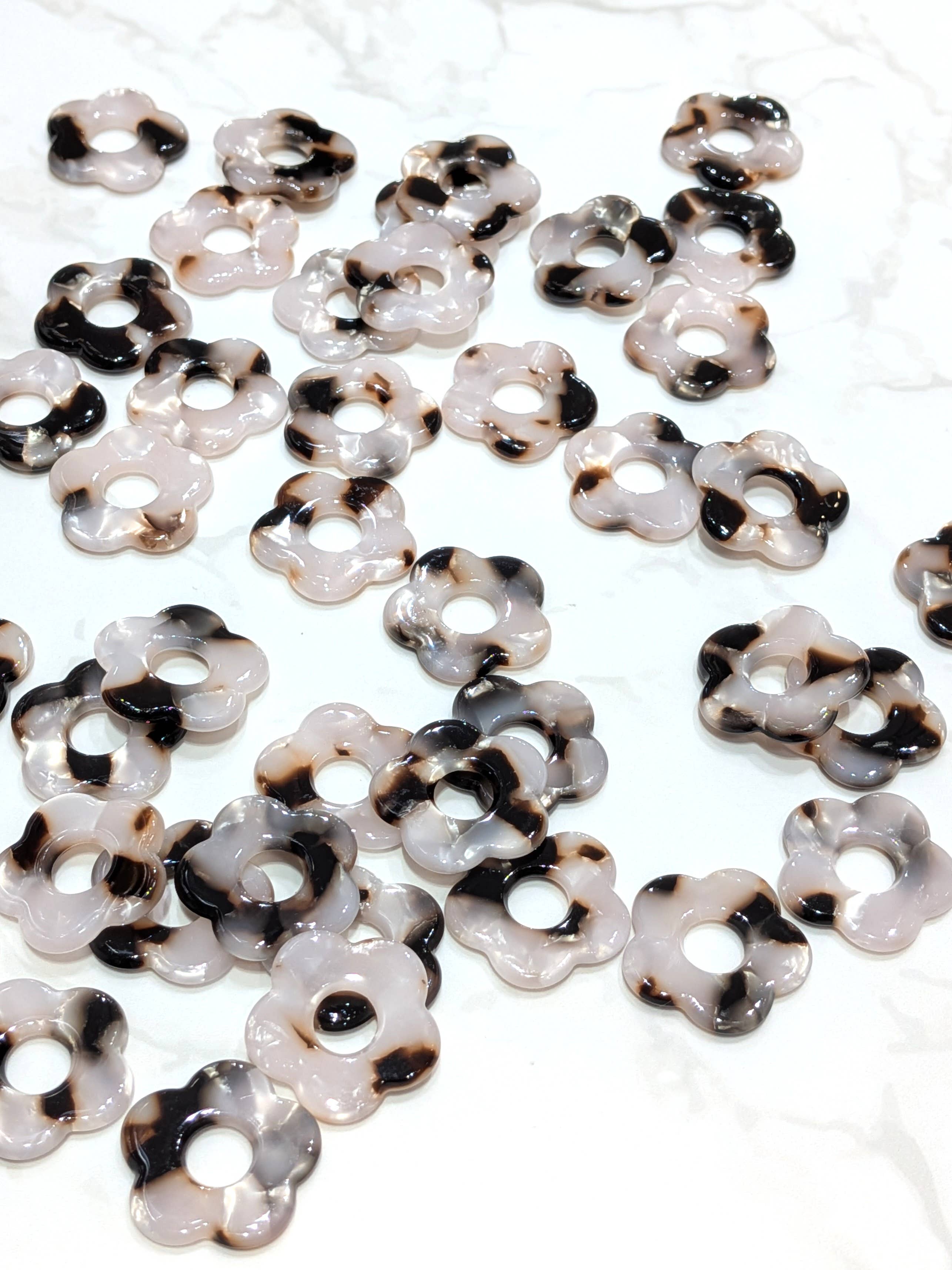 LOLO & YAYA – wholesale Emergency response charm – Flower pendant 2cm, 1.5O euros / u35