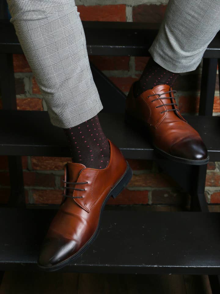 MARCO brune viskosestrømper med prikker Stilfuld og behagelig pasform for engroshandel hos Sokisahtel I BestSockDrawer