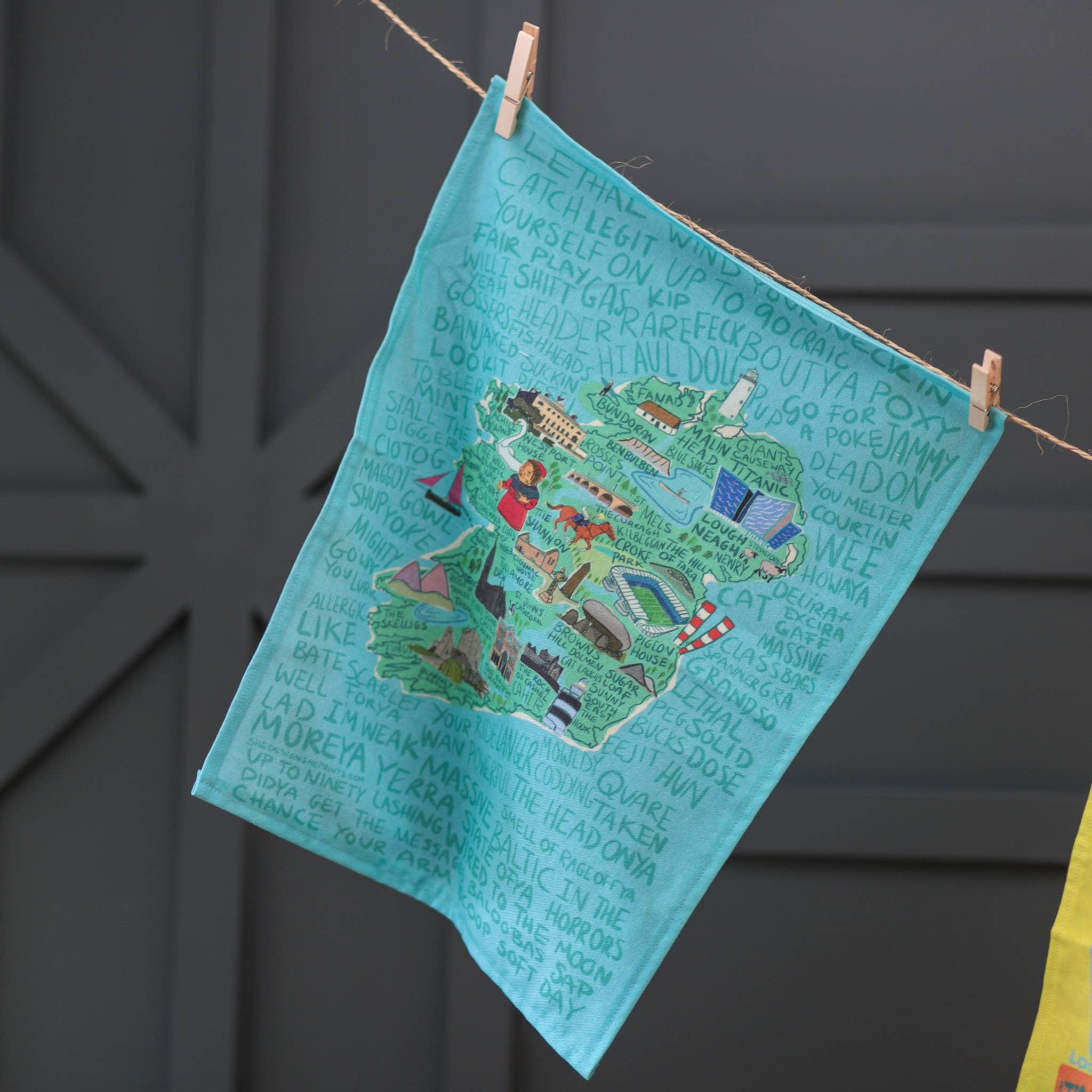 She Designs He Prints - Wholesale Tea Towel - Tea Towel It's an Irish Thing1