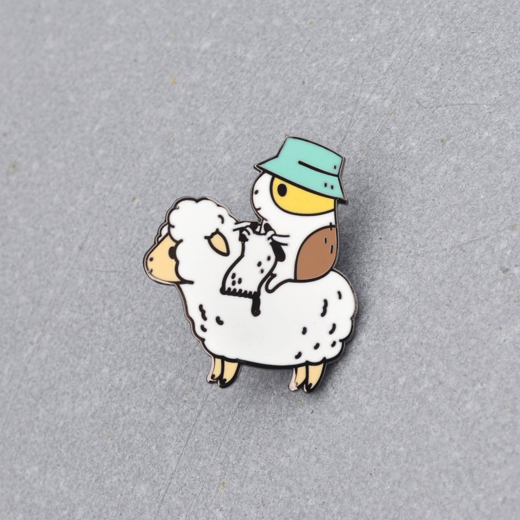 Noristudio - Wholesale Lapel Pin/Button - Bubu the Guinea Pig Knitter Enamel Pin, Black Nickel Plated