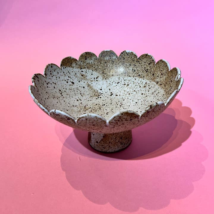 Bol à fruits à bord festonné - Bol sur pied fabriqué à la main pour la vente par M A N A ceramics