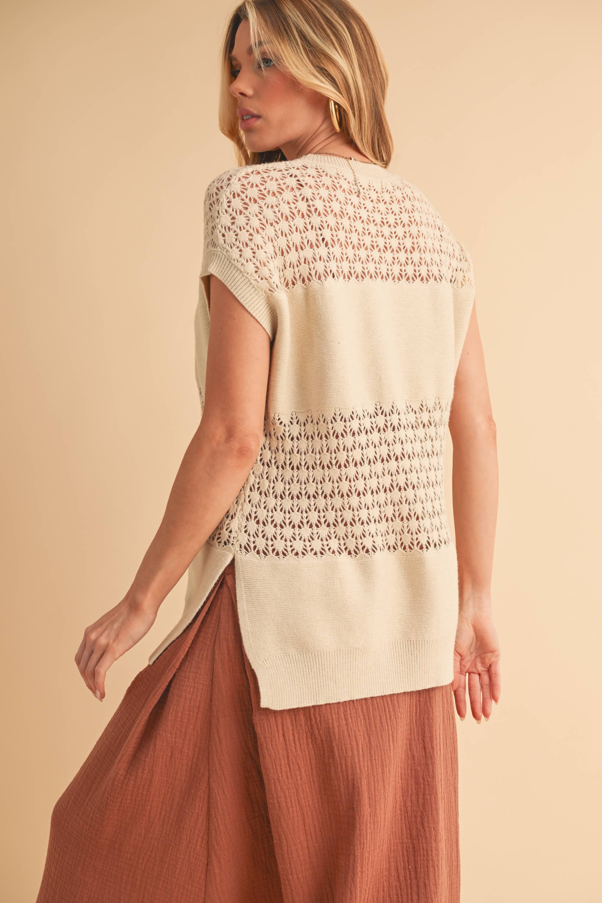 AEMI + CO – wholesale Stickad topp - Dam – 3231FN Ameena Öppen Stickad Meshlinne 118