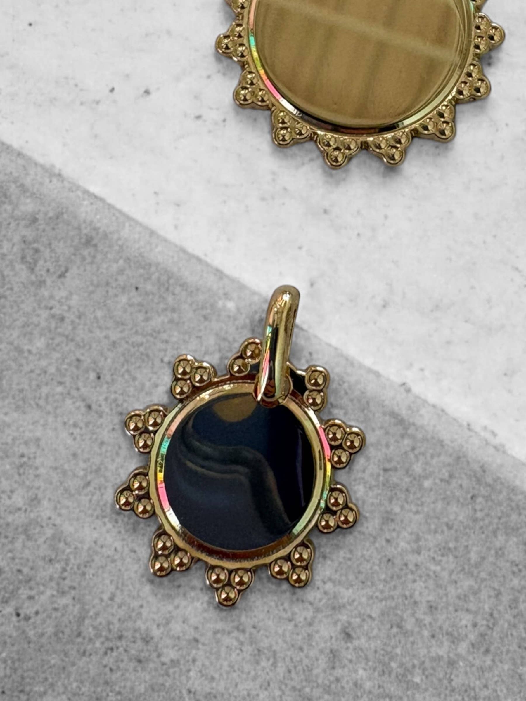 Bijoux Fabrication Française – Pendente/pingente individual por atacado – Medalha redonda gravável – Design sol – Folheado a ouro – Prata 9255