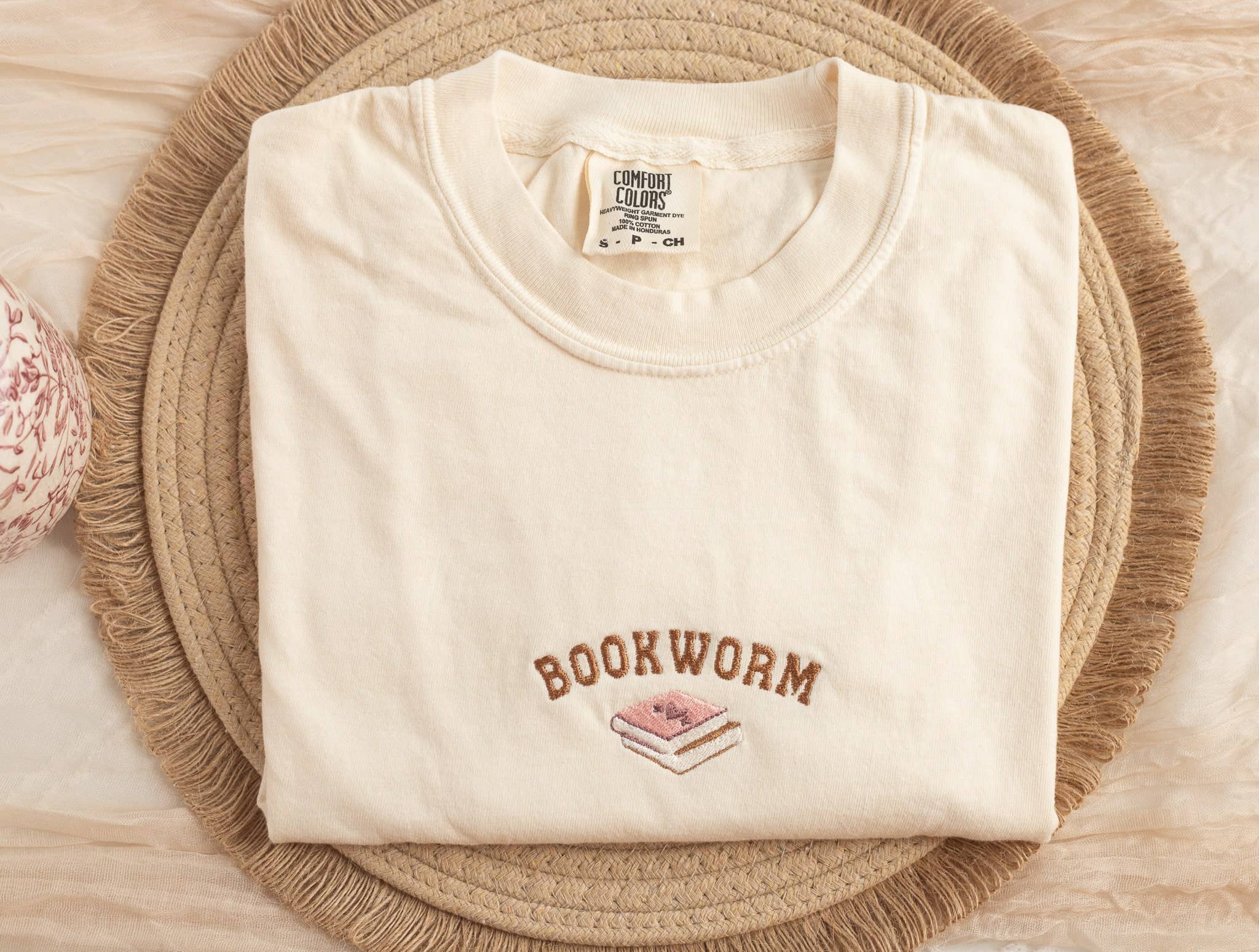 Nunu's Studio - Wholesale T-Shirt - Unisex - Embroidered Bookworm & Book Lover T-Shirts and Gifts5