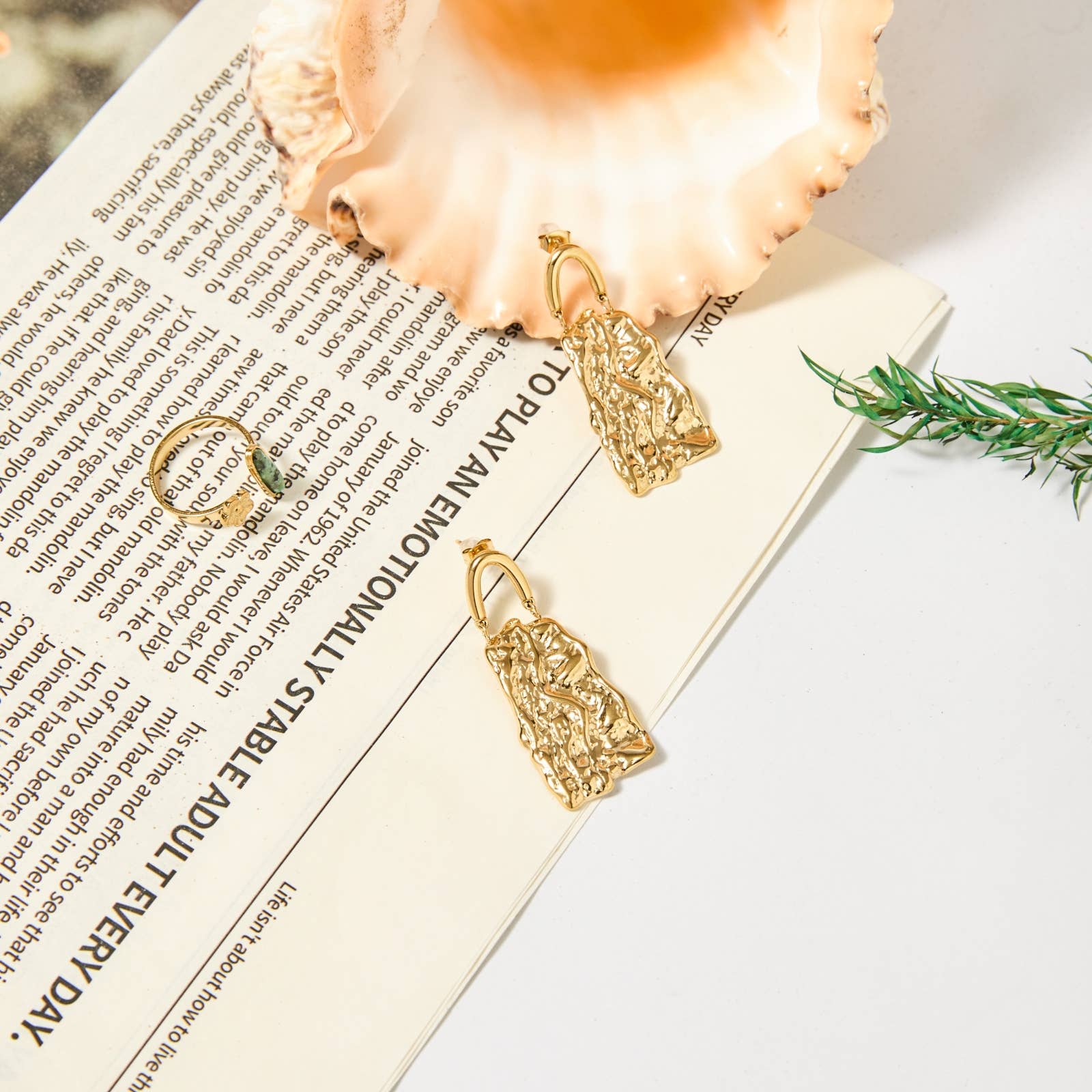 Gold Brincos pendentes Évane para venda a revendedores na Faire1