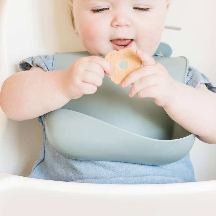 Bavettes en silicone moucheté pour la vente par Pebble To Peak