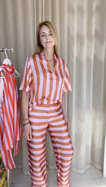 Martha Sevcik – Großhandel Bluse – Damen – Seidenbluse mit Ärmeln - Rosa und Orange Streifen