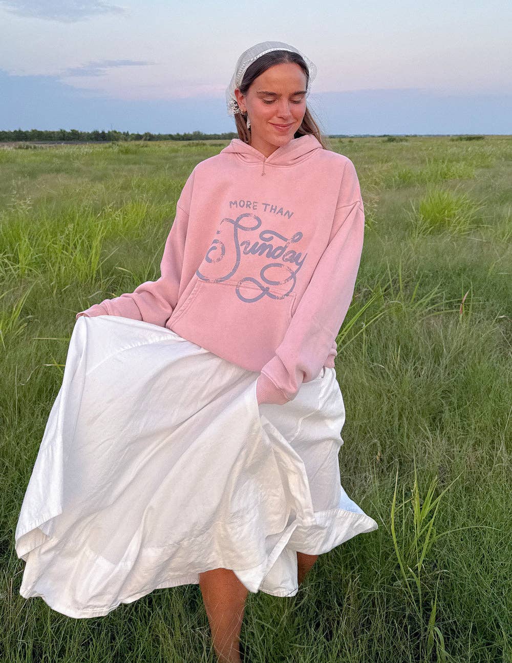 Elevated Faith – Hoodie – Mulher por atacado – Hoodie Unissexo Mais Que Domingo1