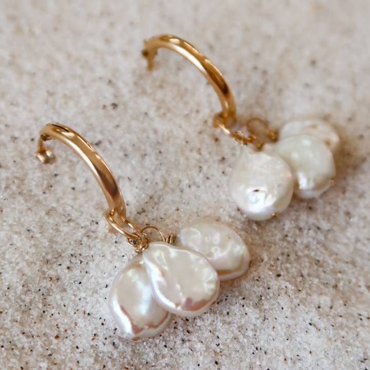 Perla Pesos Cluster Huggies for wholesale by Essenshell