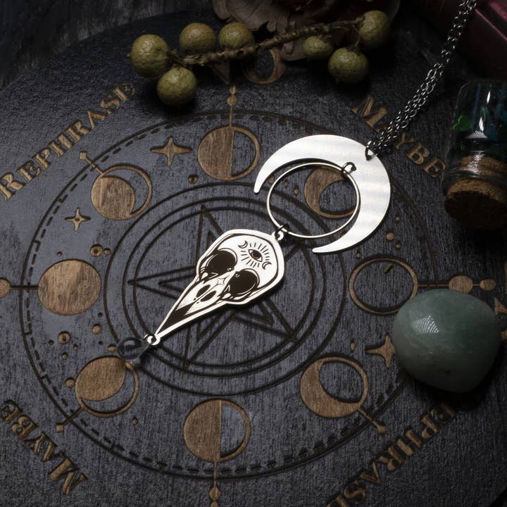 collier pendentif crâne de corbeau en acier inoxydable pour la vente par noemie zomby