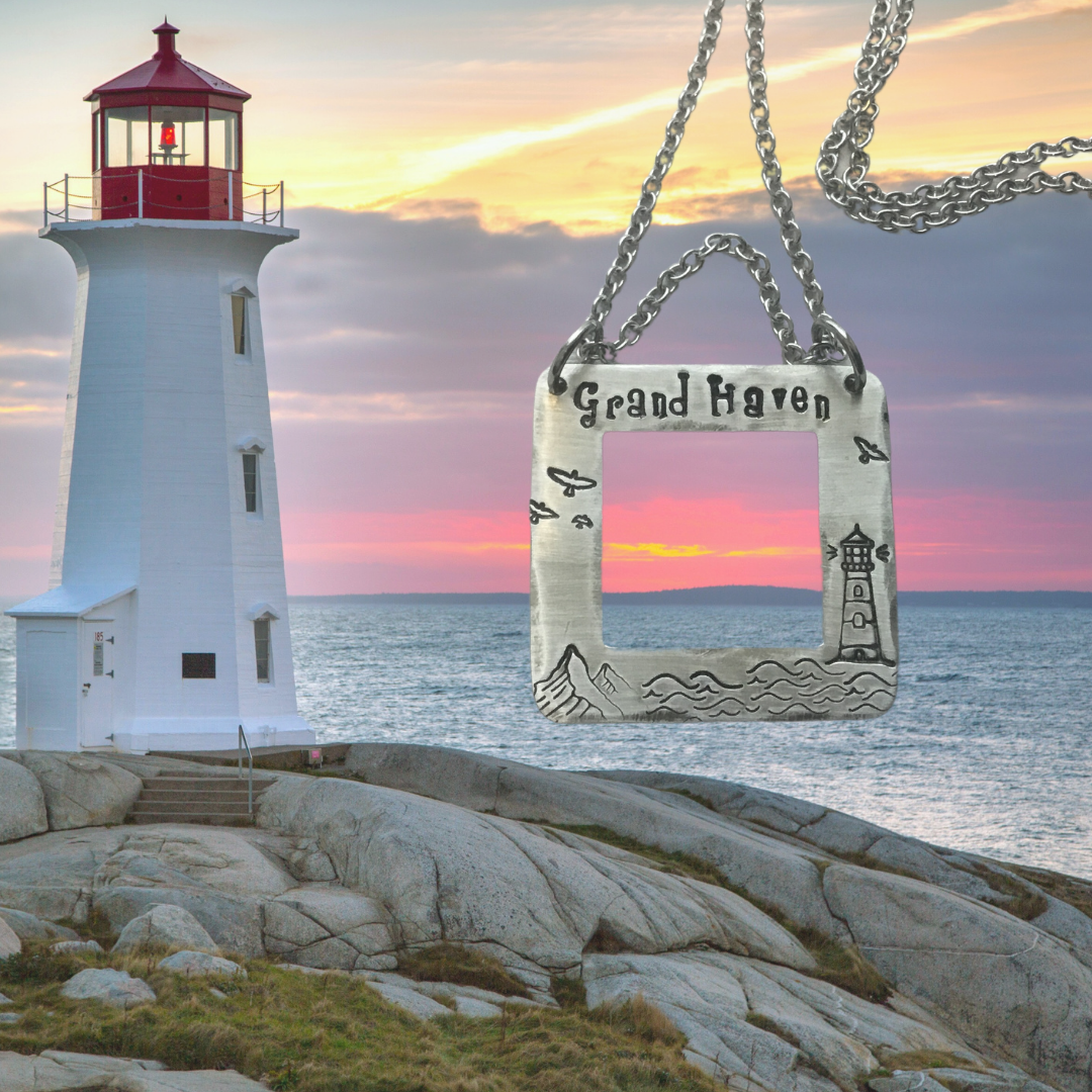 Jamie Haley Designs - Vente Colliers à pendentif - Collier « Window to Your Town » personnalisable en couleur argent6