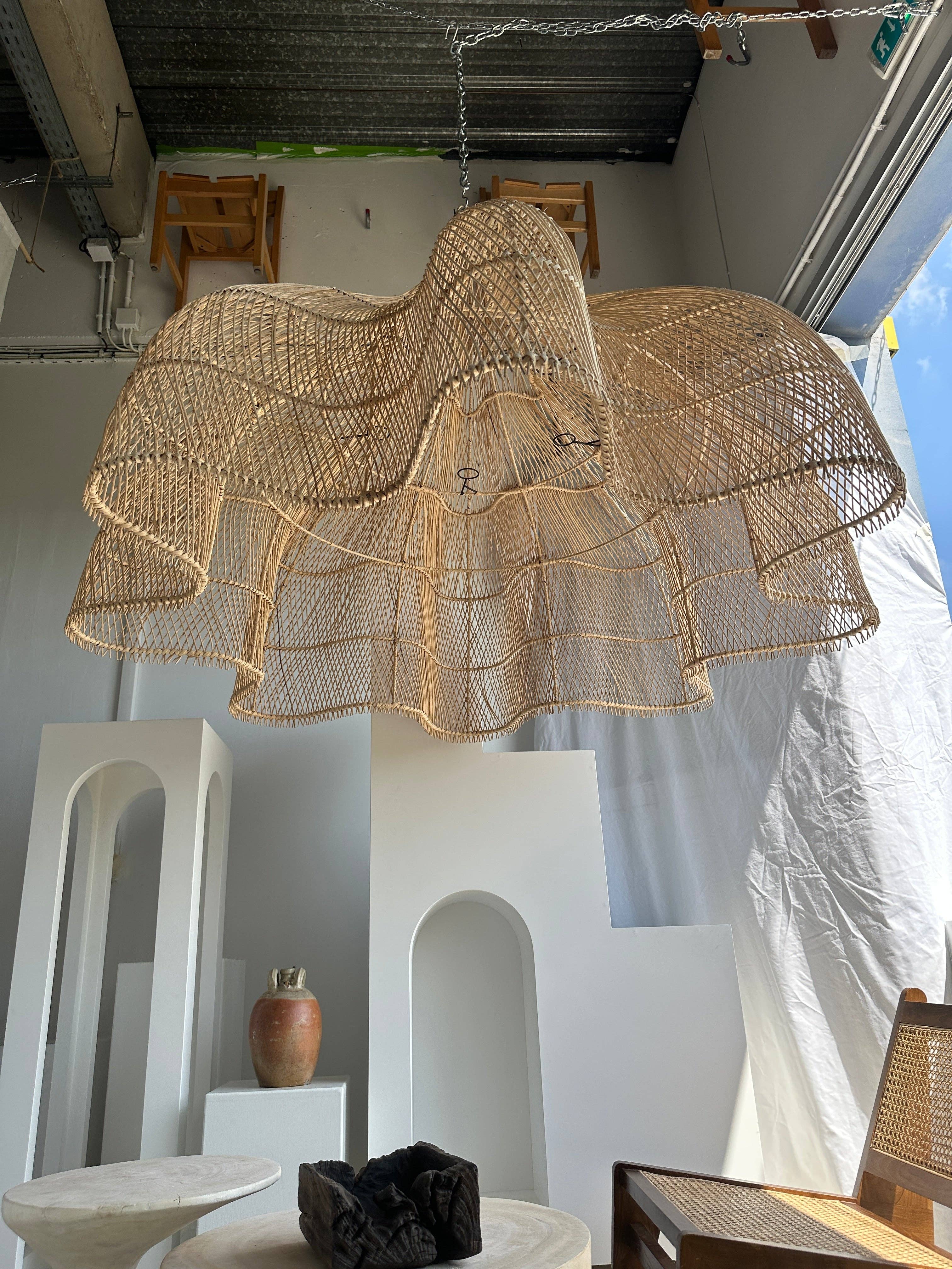 Office Objets - Wholesale Chandelier/Hanging Light - Immense rattan suspension in the shape of a flower, tulip, corolla H:1m; D:1m50159