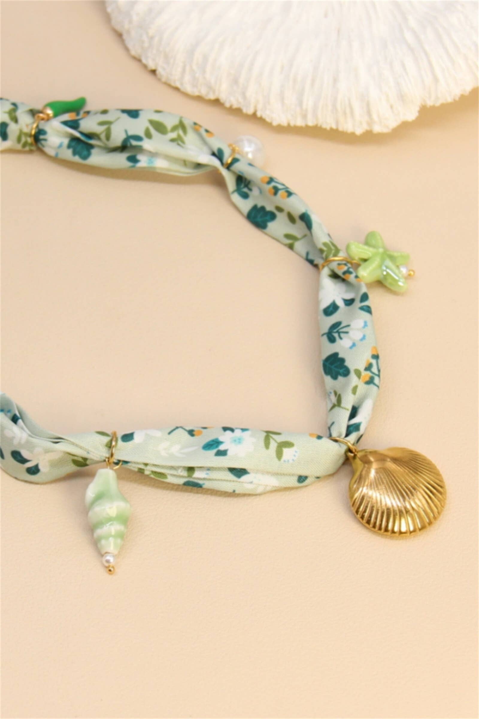 BELLISSIMA BIJOUX - Wholesale Pendant/Charm Necklace - Shell & Charm Ribbon Necklace – Seaside Spirit1