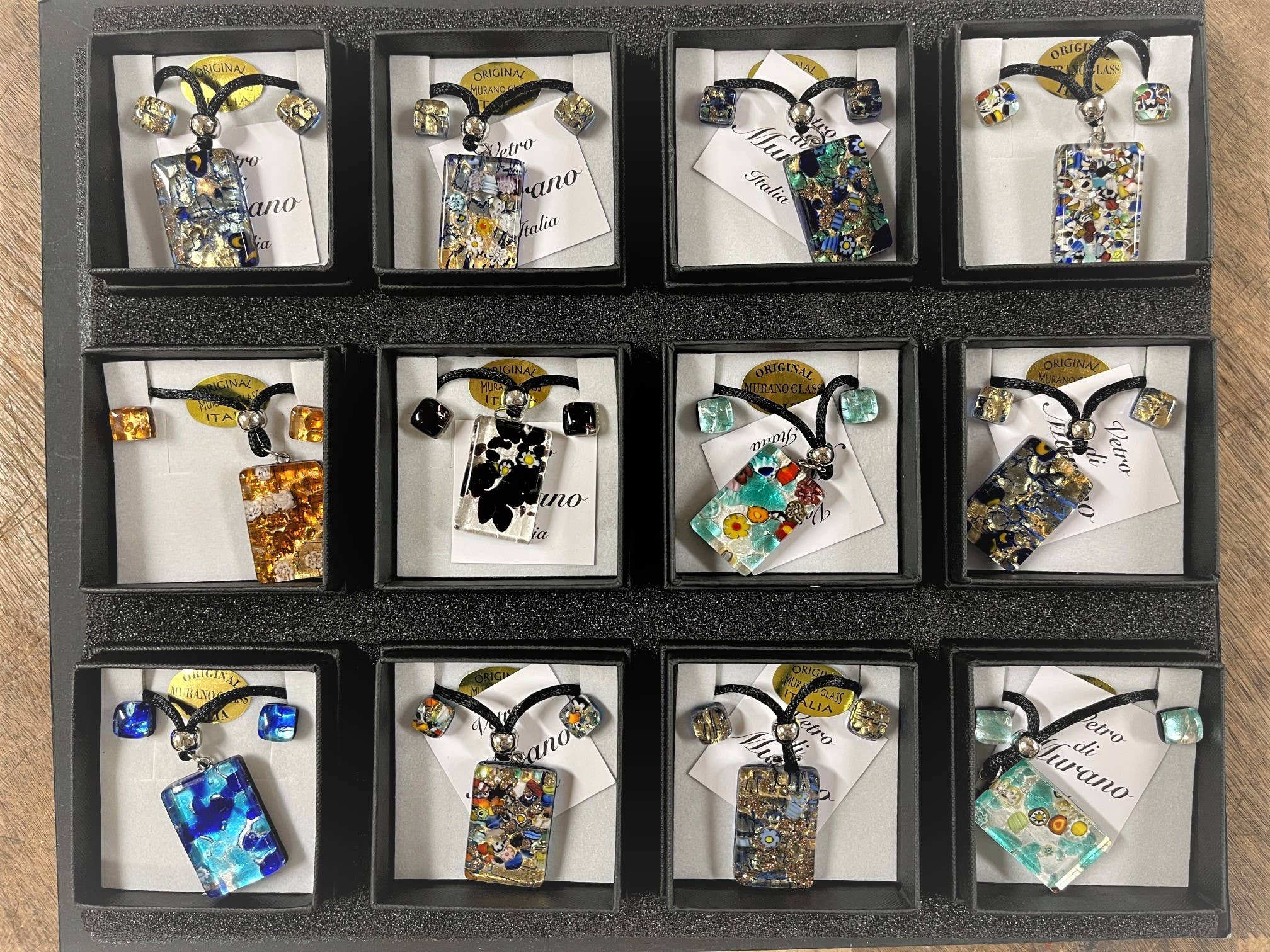 Alice Sturzinger LLC - Vendita all'ingrosso Parure di gioielli - Set di gioielli in vetro di Murano con scatola - colori assortiti5