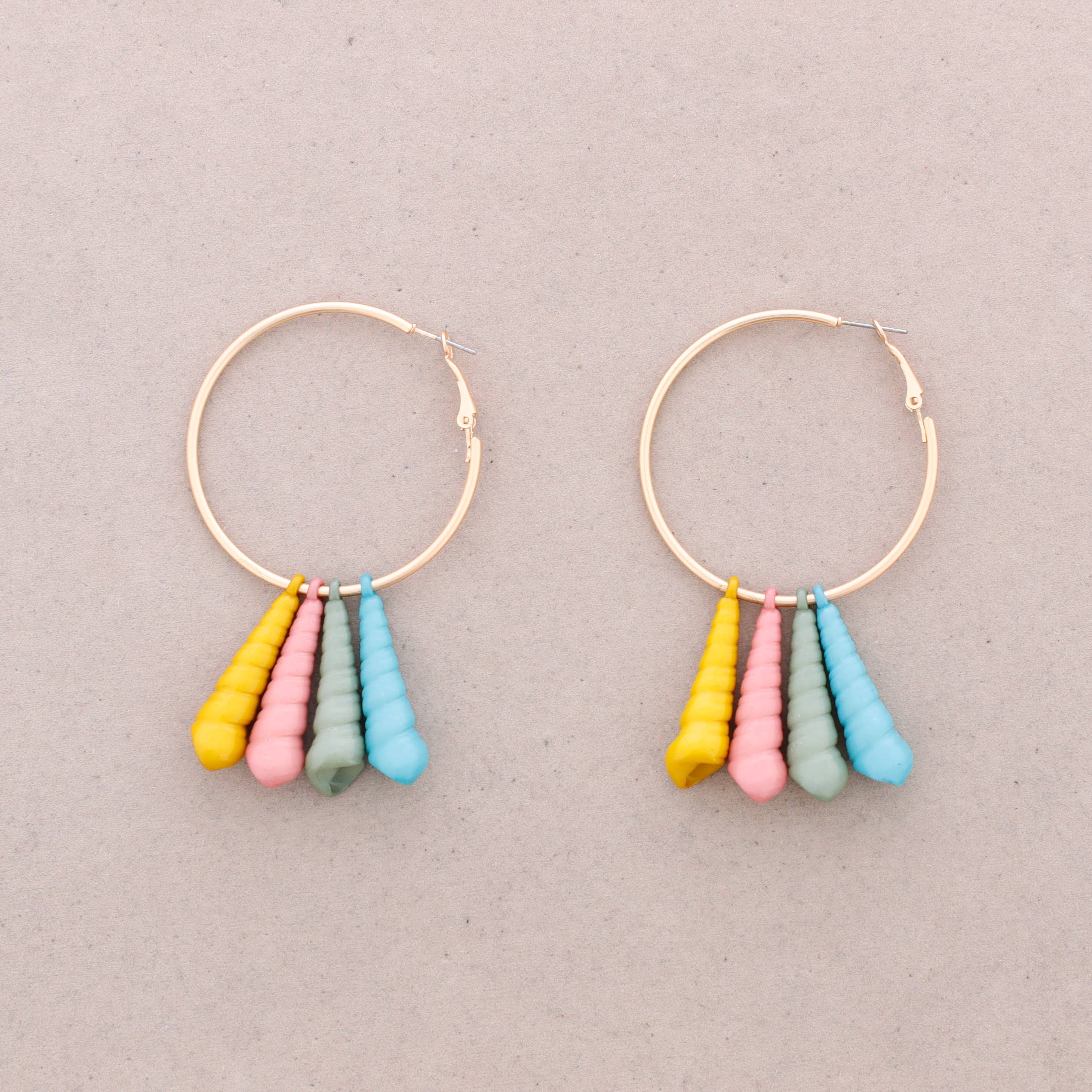 Sonata - Wholesale Snap Jewelry - Resin Caracolas Hanging Hoop Earrings