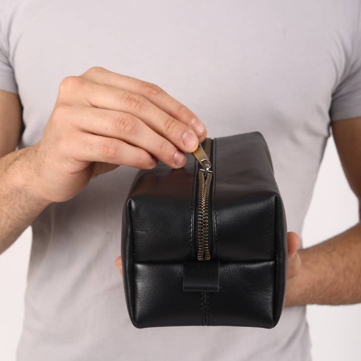 VELLAIRE - Wholesale Toiletry Bag - Men's - Mens Leather Toiletry Bag | LB12