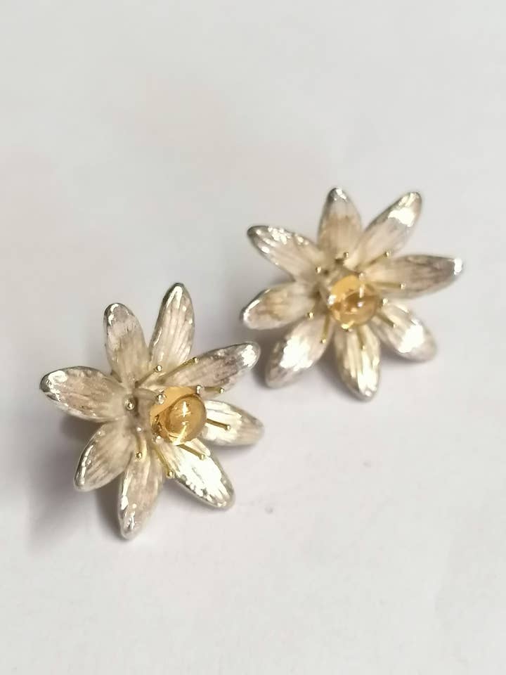 Pendientes de celidonia hechos a mano de plata con citrino para venta al por mayor de Andrew O'Dell Jewellery