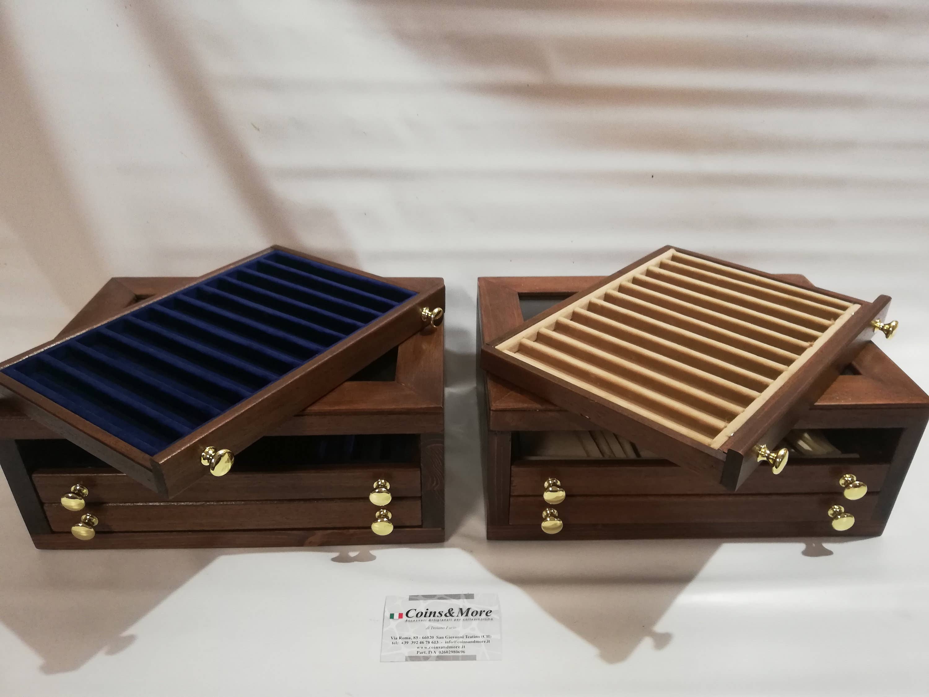 Coins&More - Wholesale Pen & Pencil Holder - Wooden cabinet for 39 fountain pens and pens0