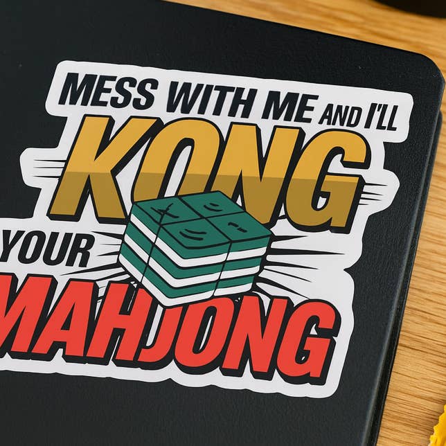 "Bemoei je met mij en ik zal je Mahjong Kongen" Grappige Vierkante Mahjong Sticker – 3" Vinylsticker voor Mahjongliefhebbers voor wholesale door Wear Us Out