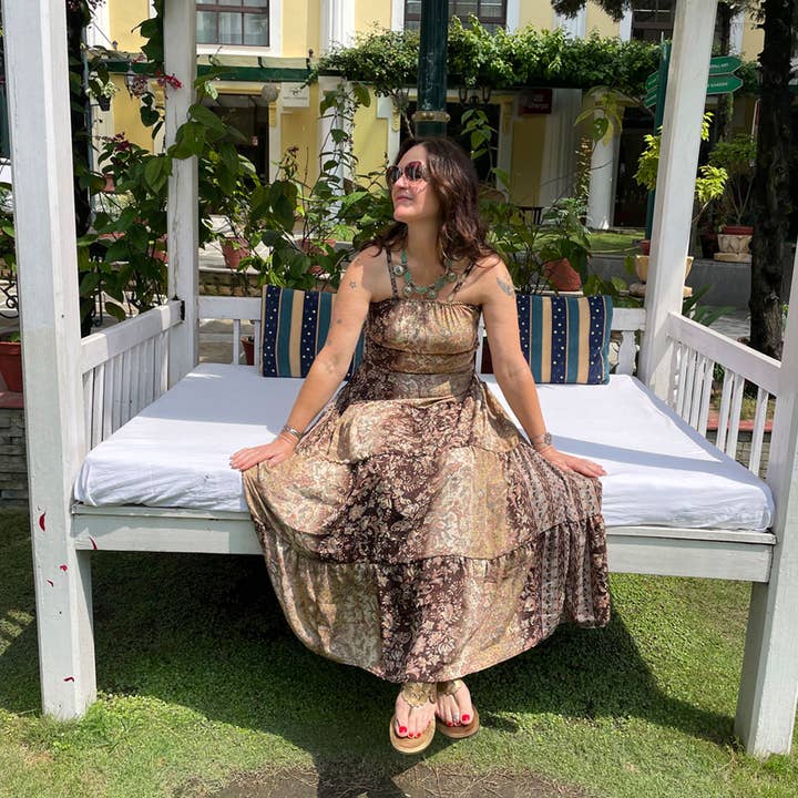 Colores surtidos Vestido largo de seda hippie bohemio escalonado con corsé en la espalda de venta al por mayor en Faire