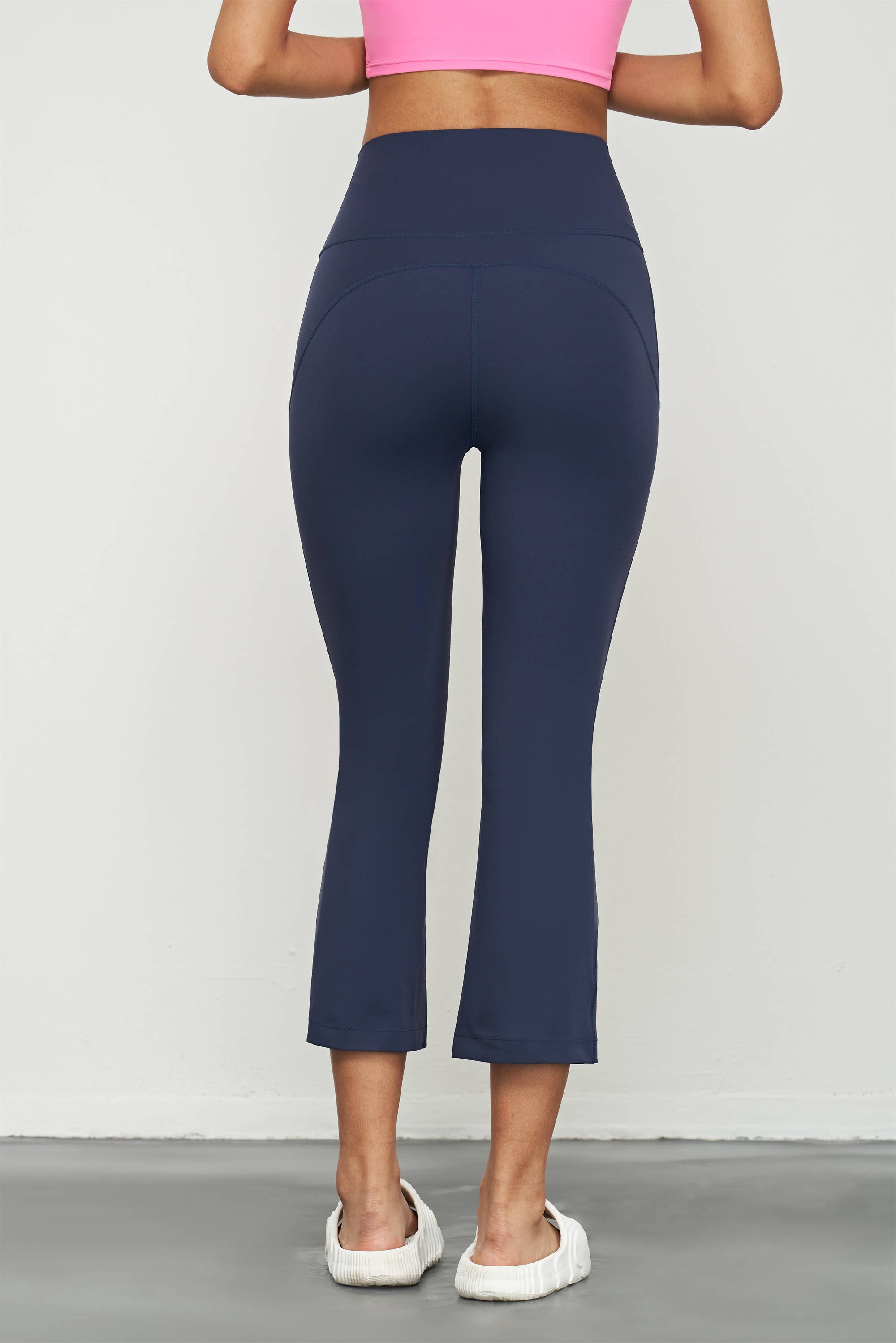 91thelabel - Vente Pantalon de sport – femme - Pantalon de yoga Zinnia Lycra® avec évasement à la cheville1