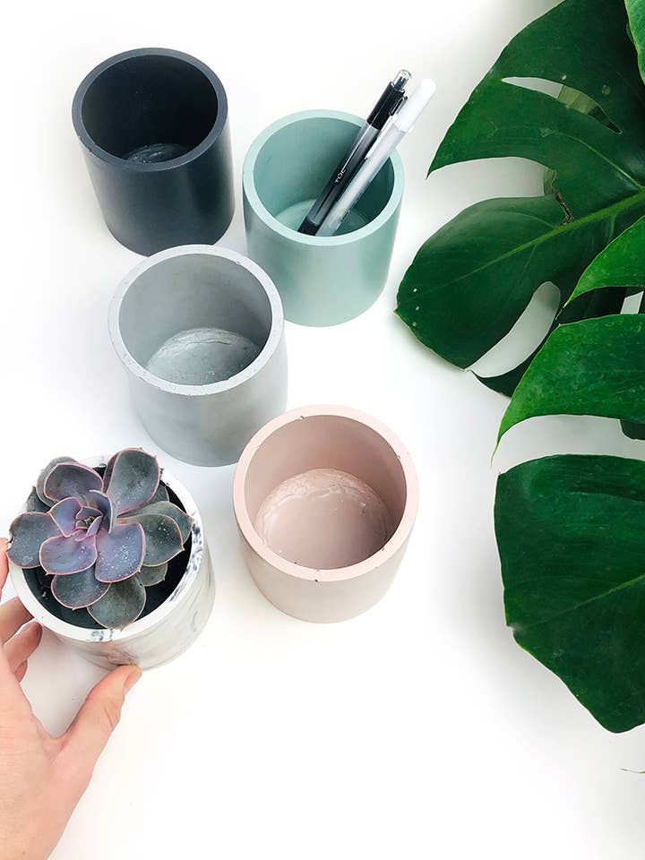 Jardinera redonda de hormigón + recipiente para venta al por mayor de Known Goods Co.