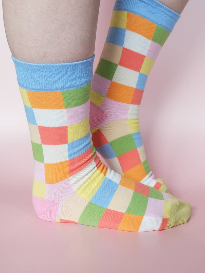 Chaussettes montantes pour femmes, 100 % coton | Carreaux arc-en-ciel pour la vente par Idlewild Co.