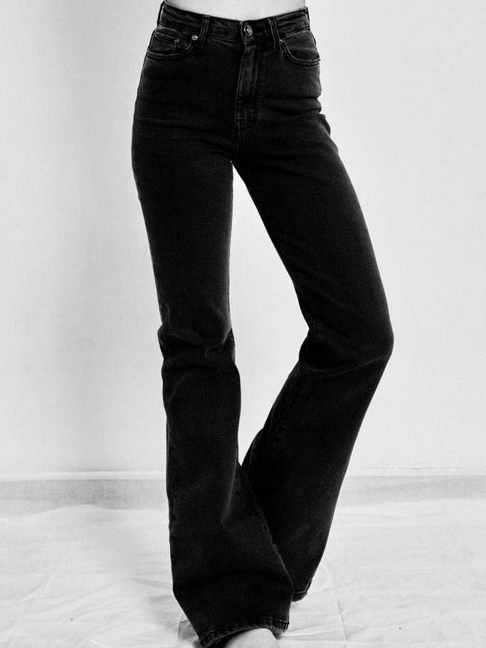 Le Soleil Black for wholesale by ANDESITES