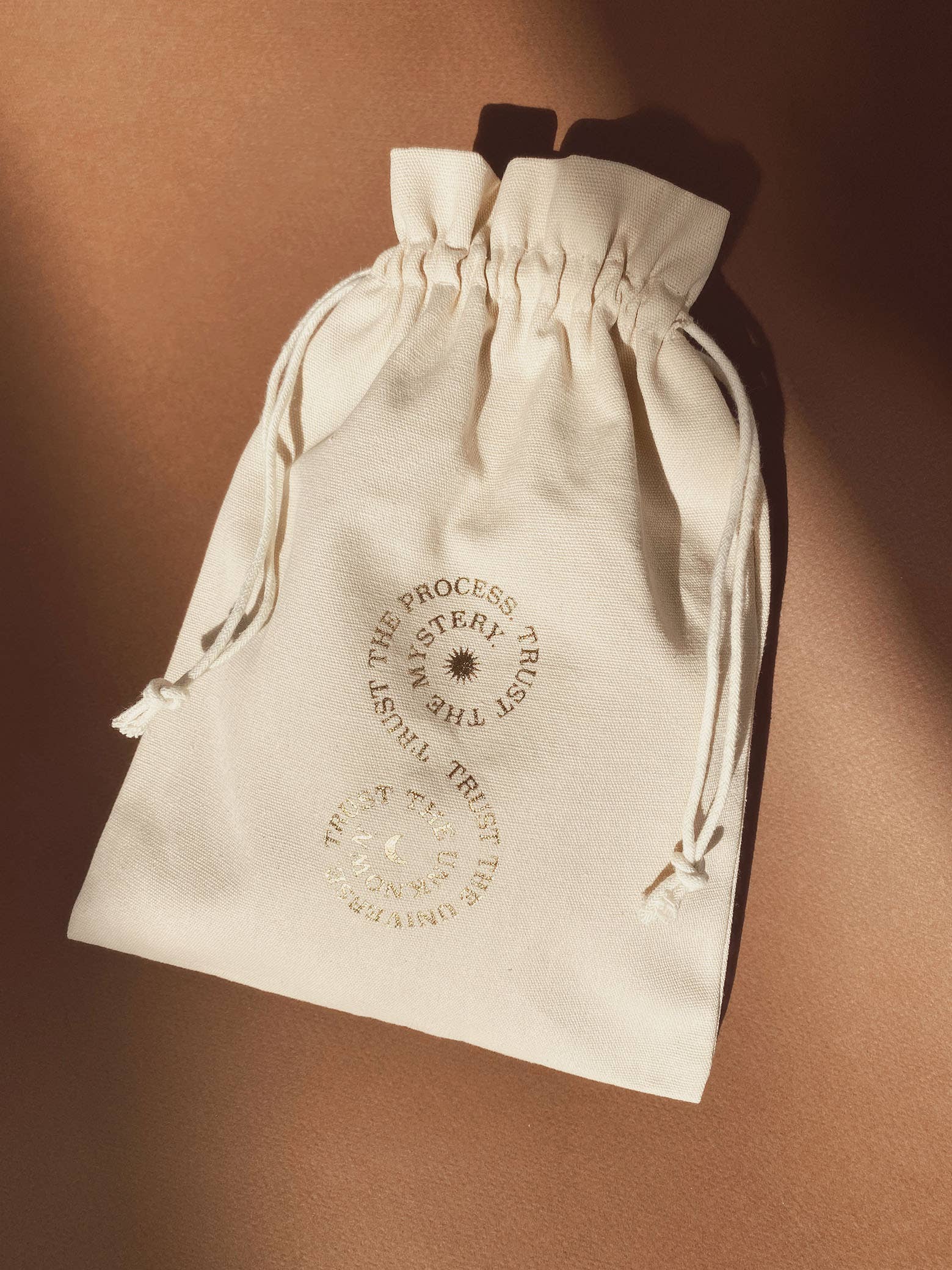 Anna Cosma - Venta al por mayor Conjunto de bolsas de regalo - Set de regalo con bolsa, cuaderno y marcador con estampado dorado1