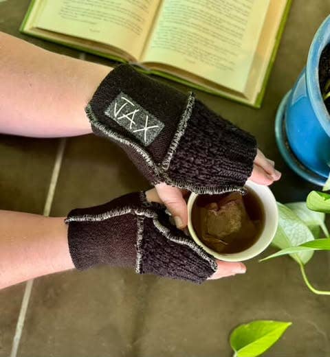 Jax Upcycled - Wholesale Gloves - Women's - Upcycled Unisex Fingerless Gloves Solid Black Color4
