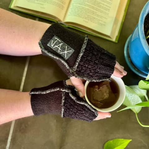 Jax Upcycled - Wholesale Gloves - Women's - Upcycled Unisex Fingerless Gloves Solid Black Color4