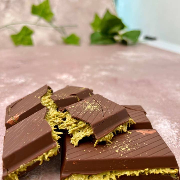 Aladdin - Wholesale Chocolate Bar - Handmade Dubai Chocolate Tablet - Belgian Chocolate with Pistachio & Roasted Kadayif